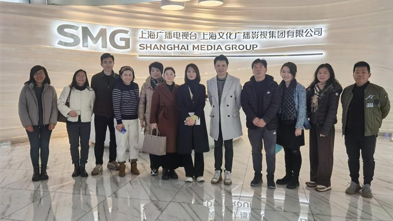 行业背景：抖音直播的崛起与服装行业的机遇